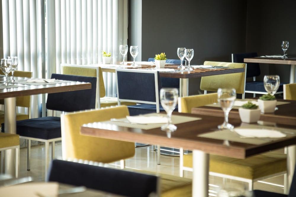 Hotel Ciutat Martorell Ngoại thất bức ảnh